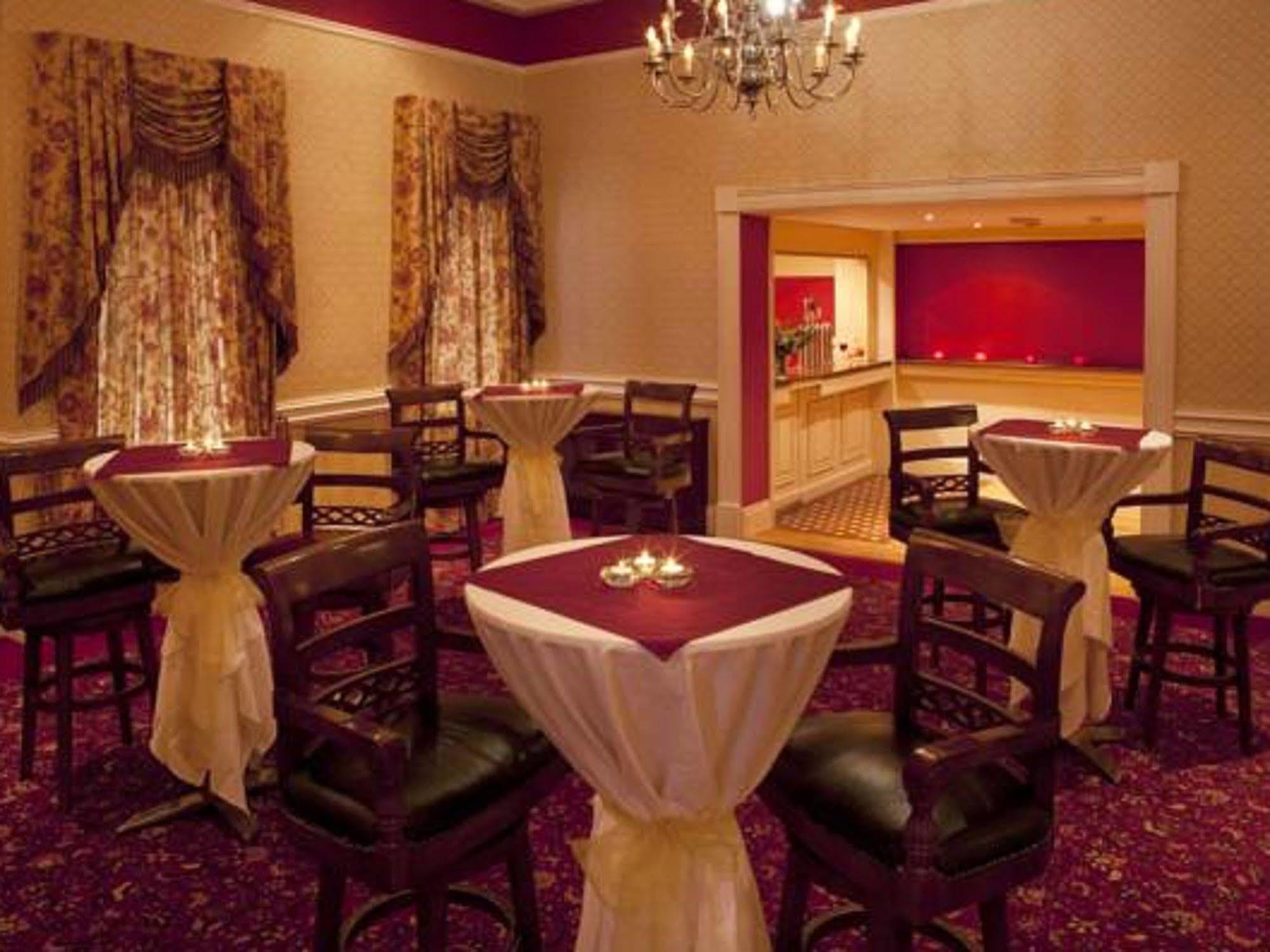 Castle Arch Hotel Trim Bagian luar foto