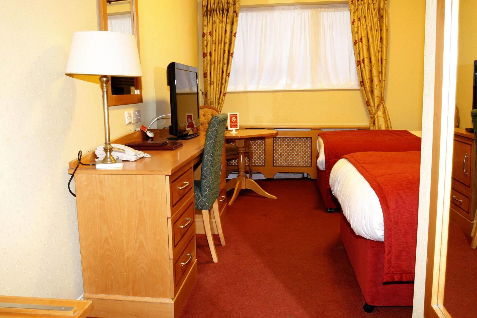 Castle Arch Hotel Trim Bagian luar foto