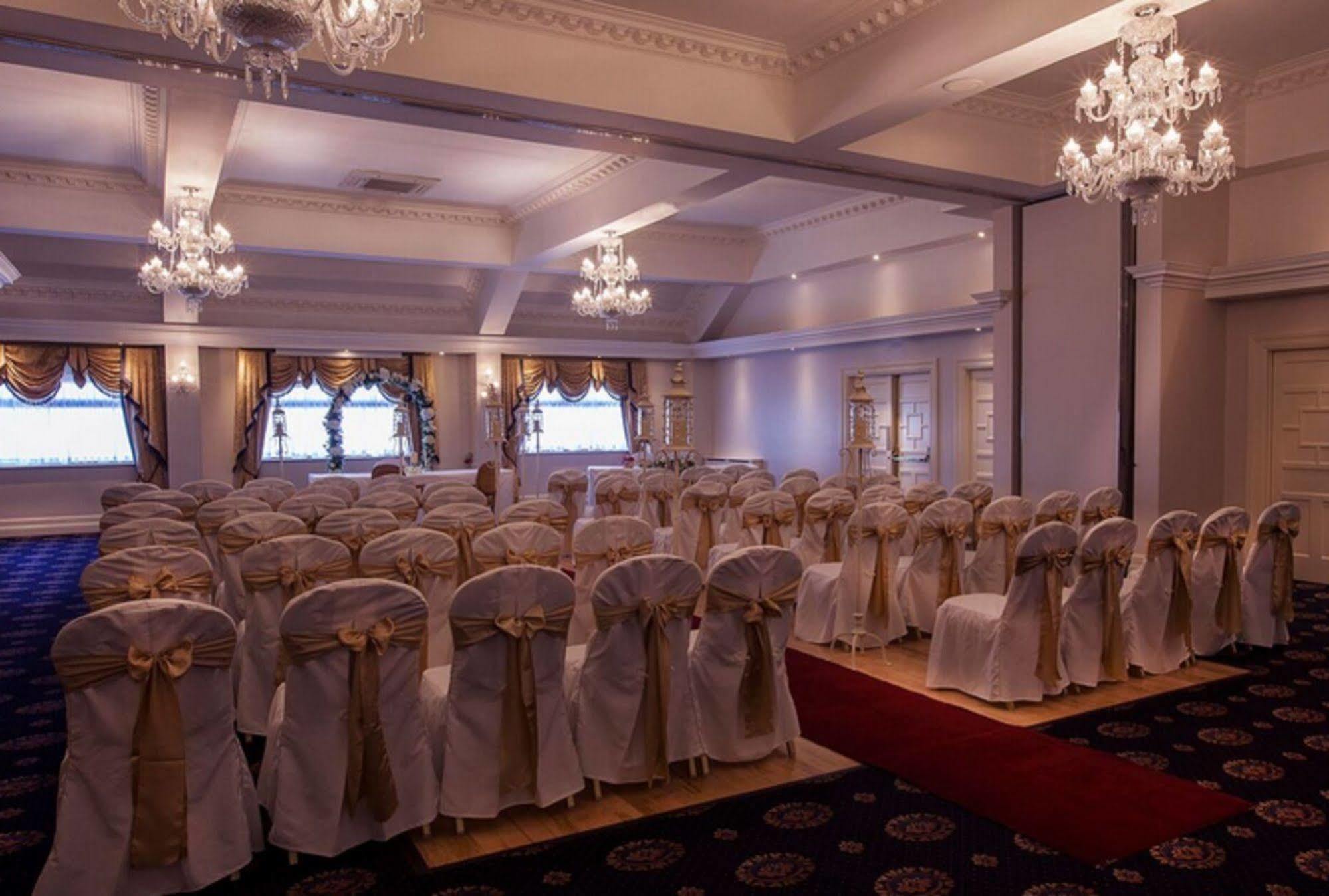 Castle Arch Hotel Trim Bagian luar foto