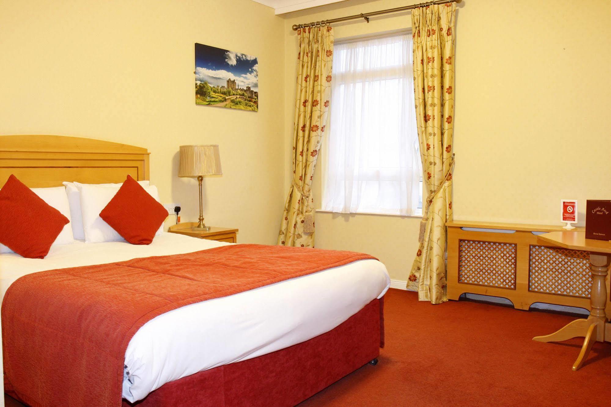 Castle Arch Hotel Trim Bagian luar foto